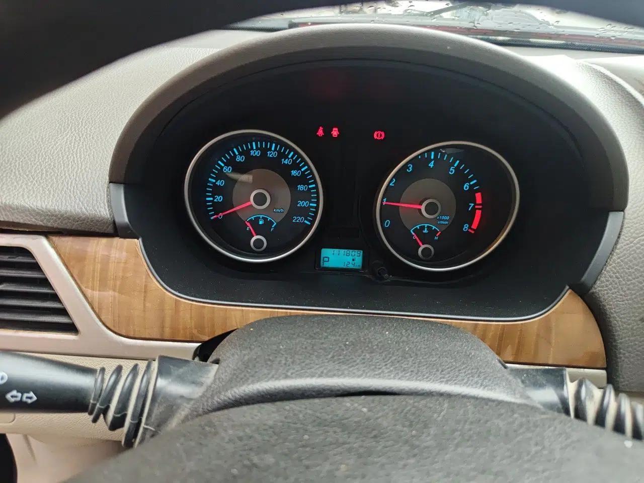 Buick Excelle 2015 1.5L Automatic Classic Model — миниатюра 12