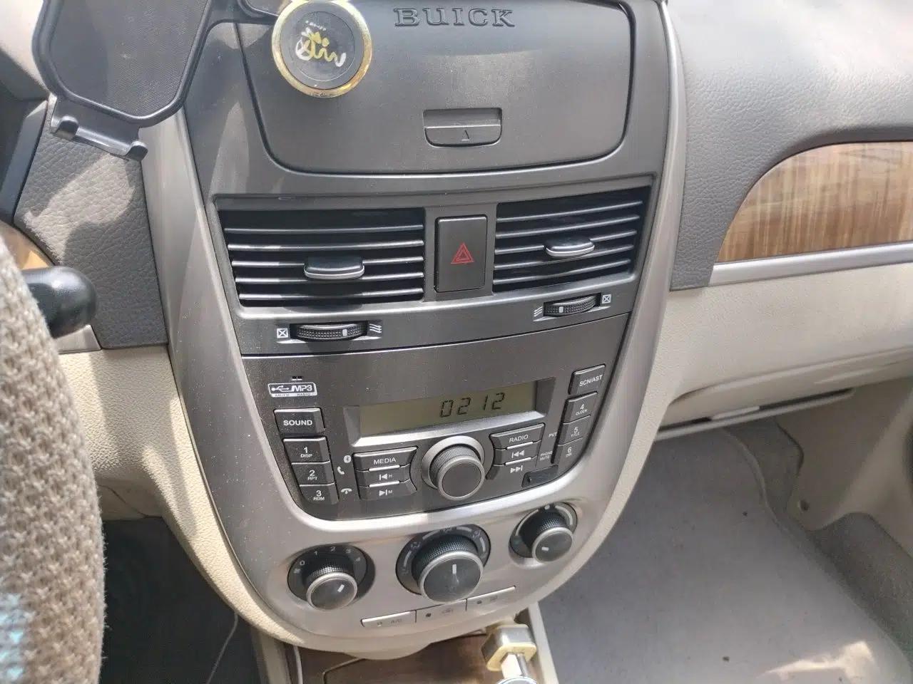Buick Excelle 2015 1.5L Automatic Classic Model — миниатюра 10