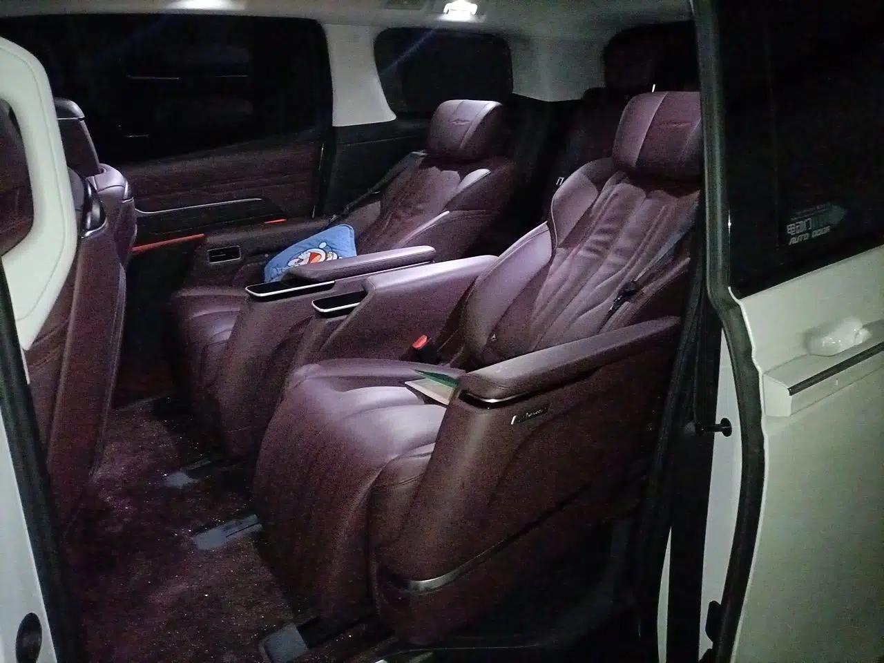Buick Century 2023 2.0T Seven-Seater Yinshi Edition — миниатюра 17
