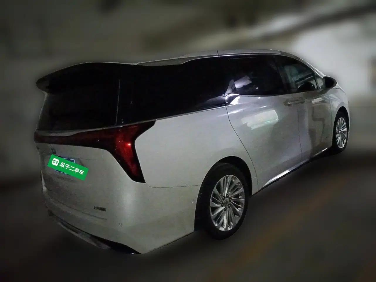 Buick Century 2023 2.0T Seven-Seater Yinshi Edition — миниатюра 6