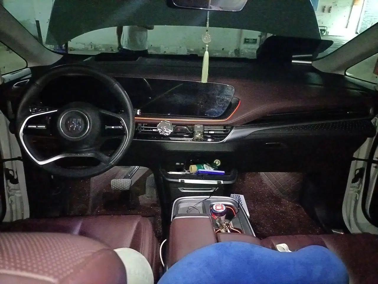 Buick Century 2023 2.0T Seven-Seater Yinshi Edition — миниатюра 9