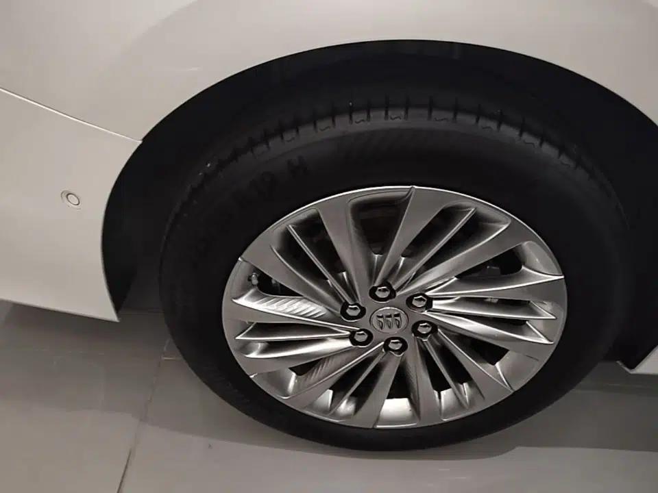 Buick Century 2023 2.0T Six-Seater Yinshi Edition — миниатюра 11