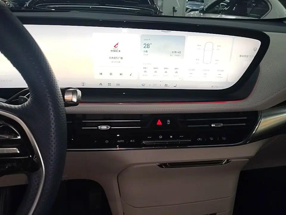 Buick Century 2023 2.0T Six-Seater Yinshi Edition — миниатюра 20