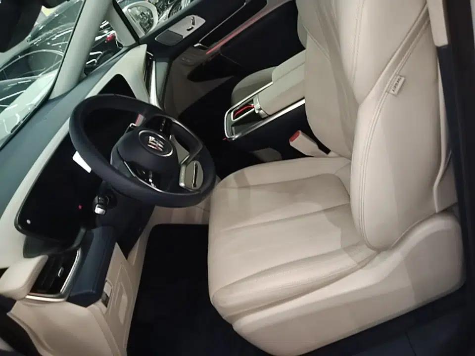 Buick Century 2023 2.0T Six-Seater Yinshi Edition — миниатюра 22