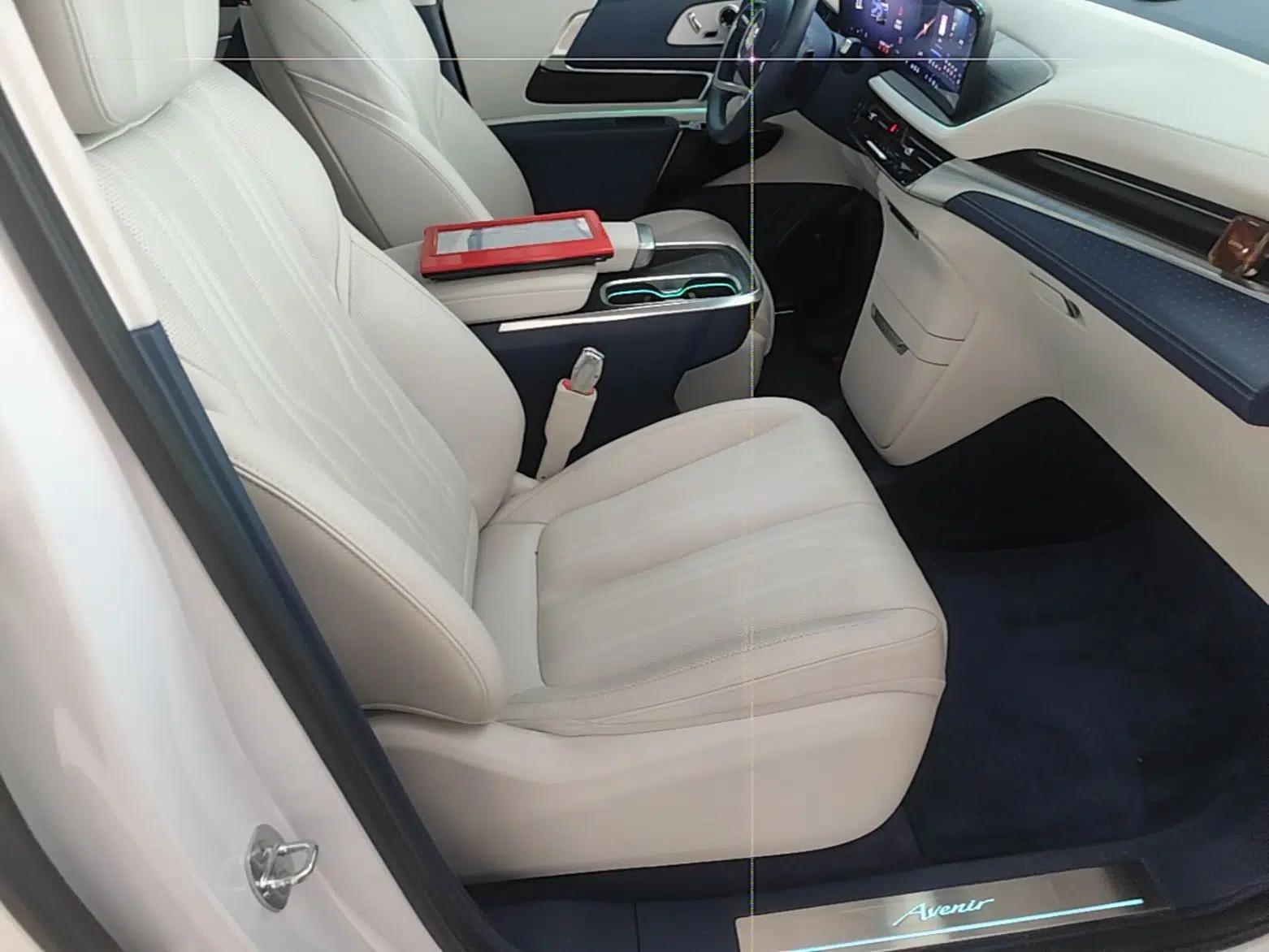 Buick Century 2023 2.0T Six-Seater Yinshi Edition — миниатюра 24