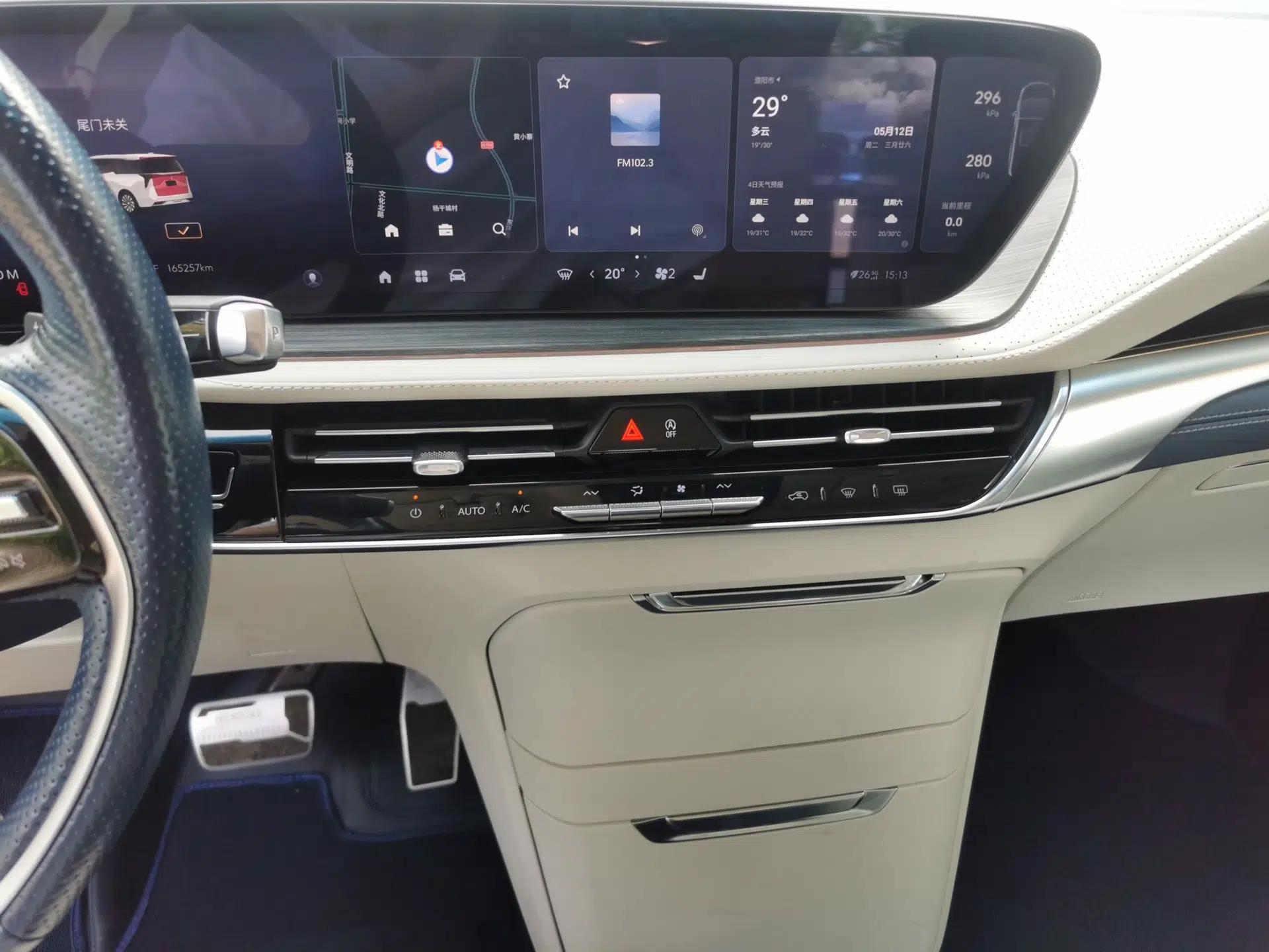 Buick Century 2023 2.0T Six-Seater Yinshi Edition — миниатюра 13