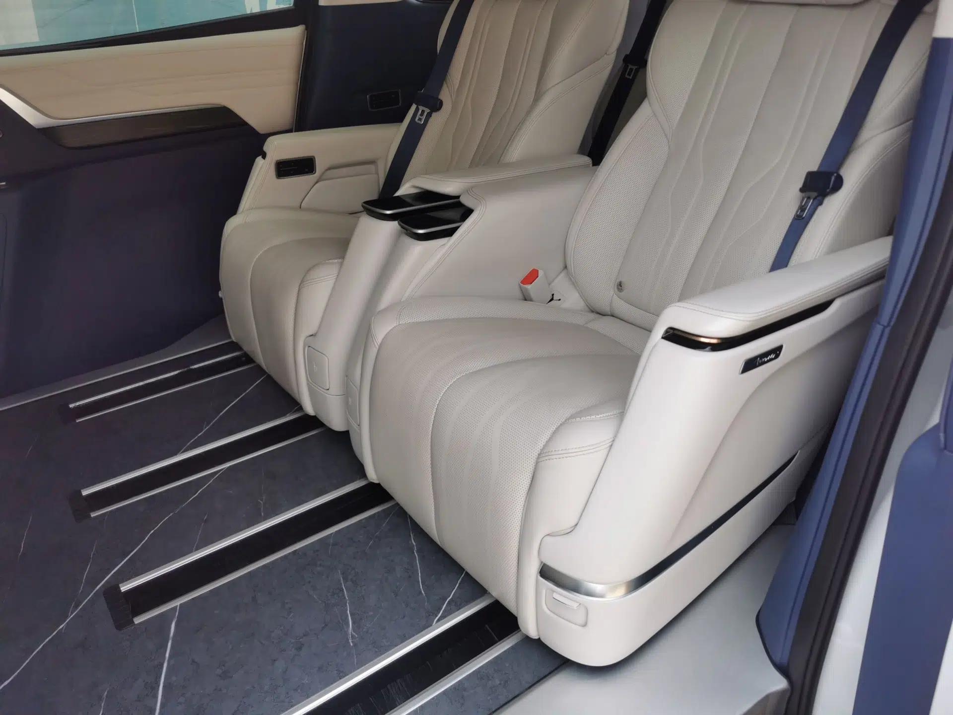 Buick Century 2023 2.0T Six-Seater Yinshi Edition — миниатюра 17