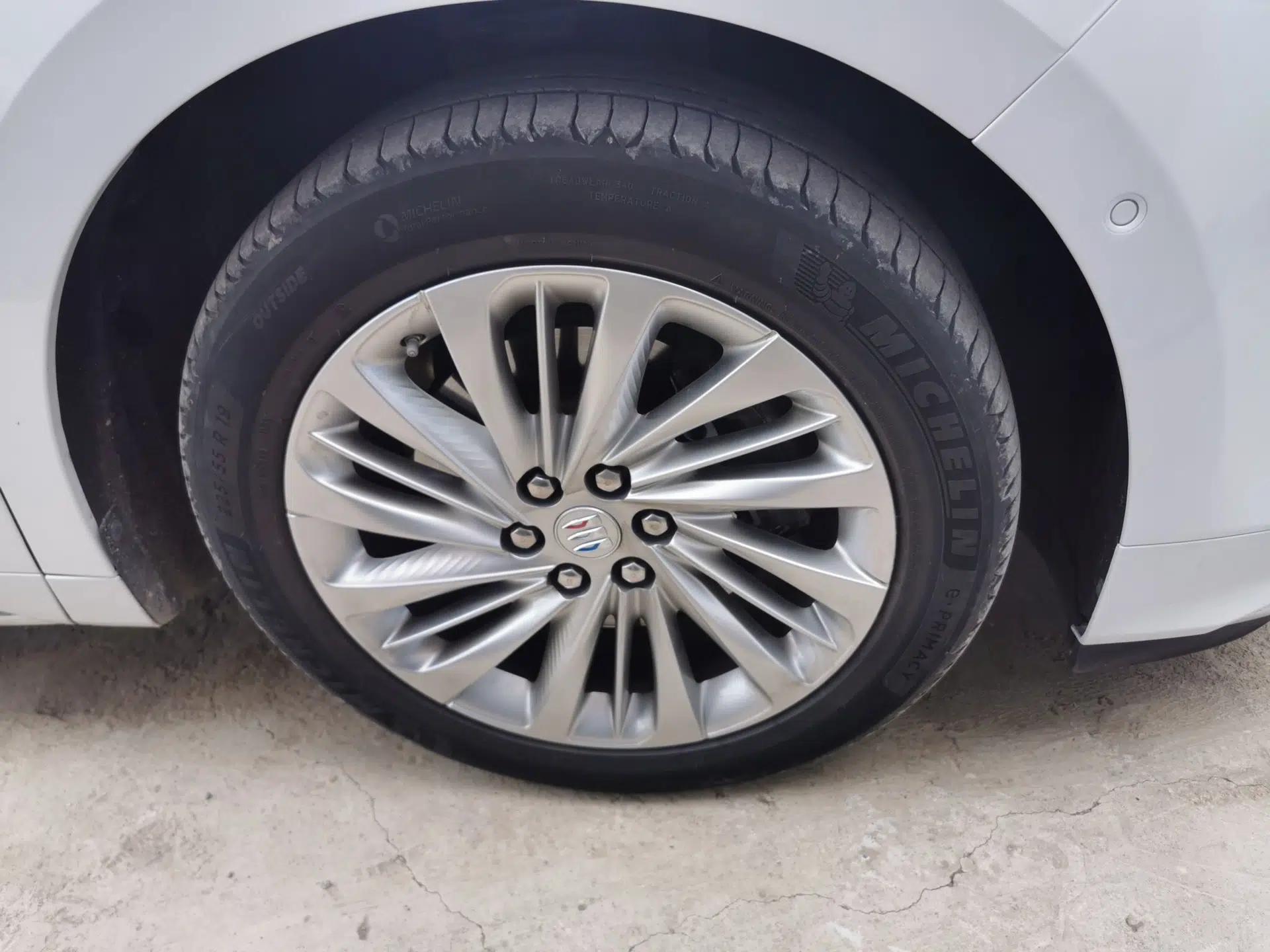 Buick Century 2023 2.0T Six-Seater Yinshi Edition — миниатюра 8