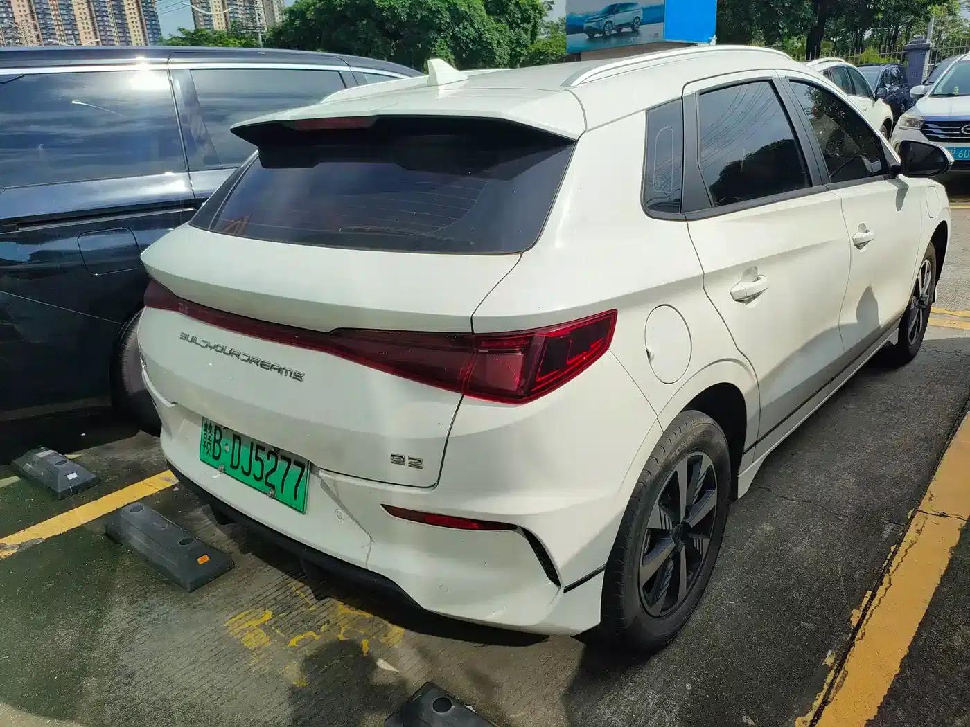 BYD e2 2023 Luxury Edition — миниатюра 6