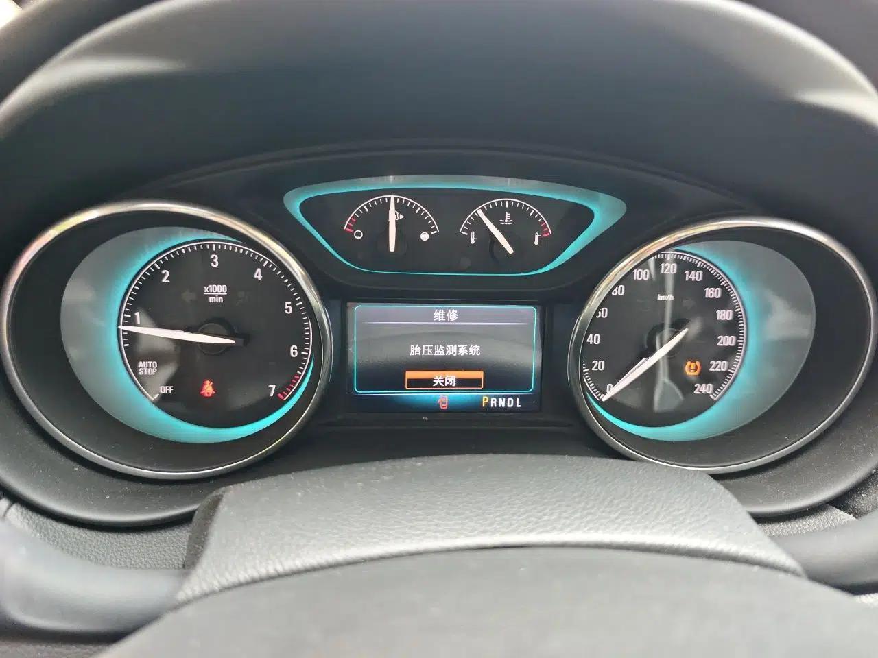 Buick Envision 2017 20T Two-Wheel Drive Luxury Model — миниатюра 11