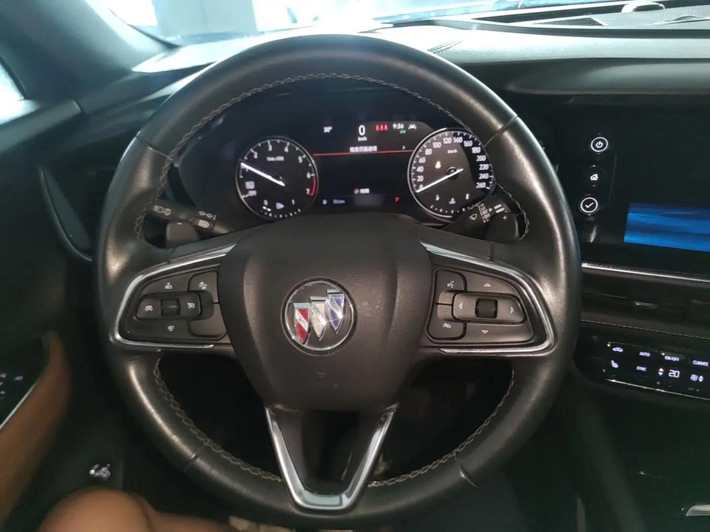 Buick Envision 2020 Encore S 652T Two-Wheel Drive Luxury Model — миниатюра 18
