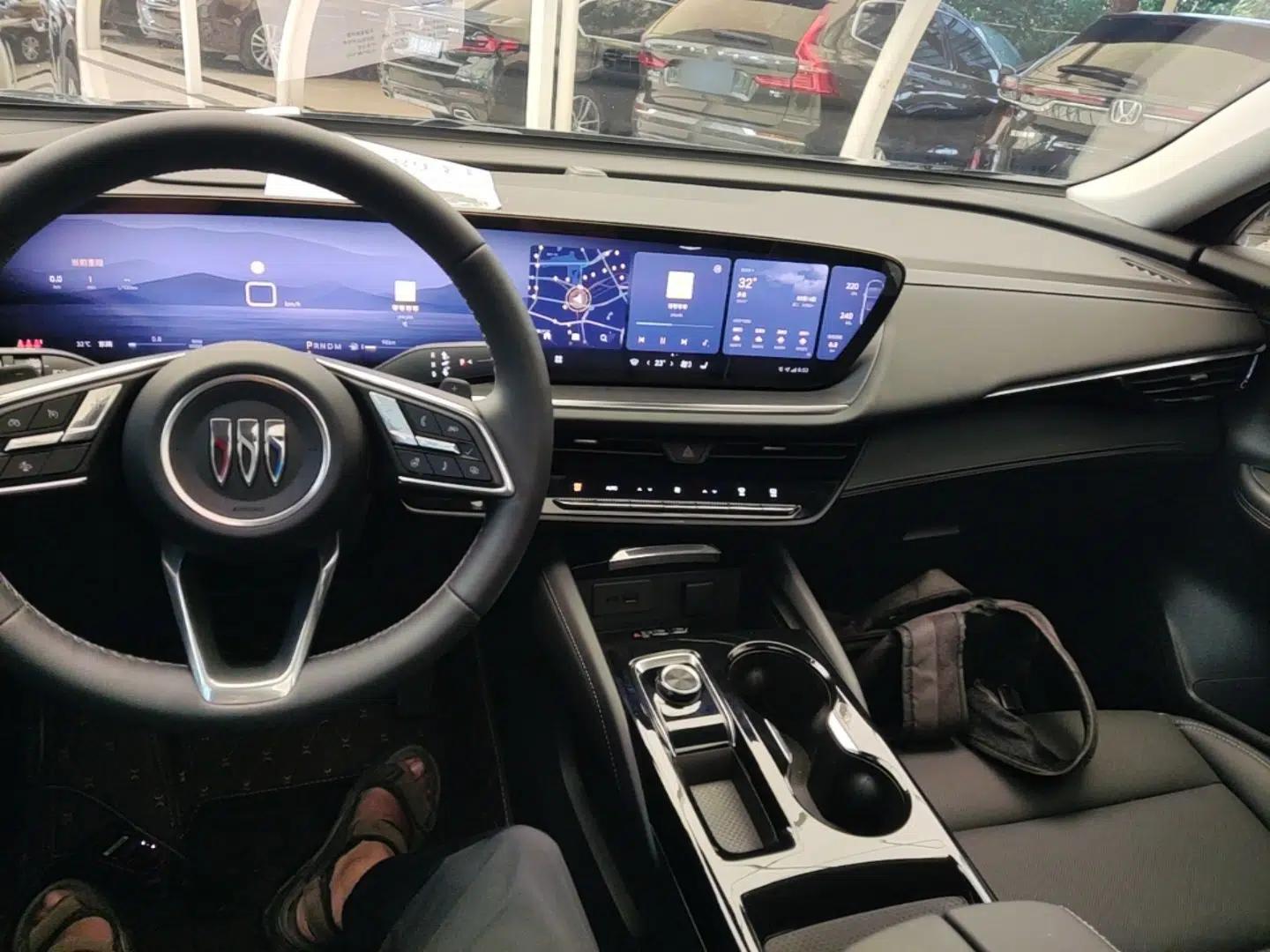 Buick Envision 2025 Encore Plus 28T Two-Wheel-Drive Platinum Edition — миниатюра 17