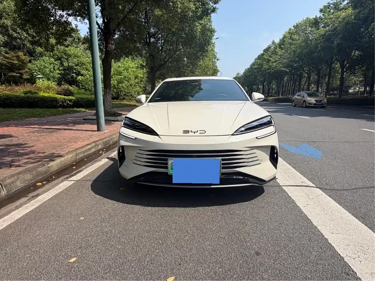 Seal 07 DM-i 2025 Smart Driving Edition DM-i 1.5L 125km Elite — миниатюра 2