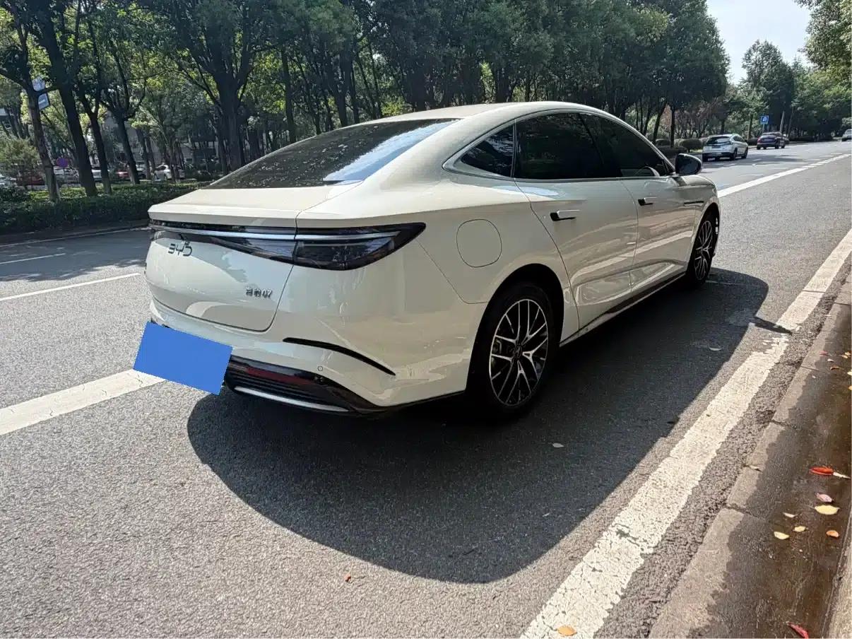 Seal 07 DM-i 2025 Smart Driving Edition DM-i 1.5L 125km Elite — миниатюра 6