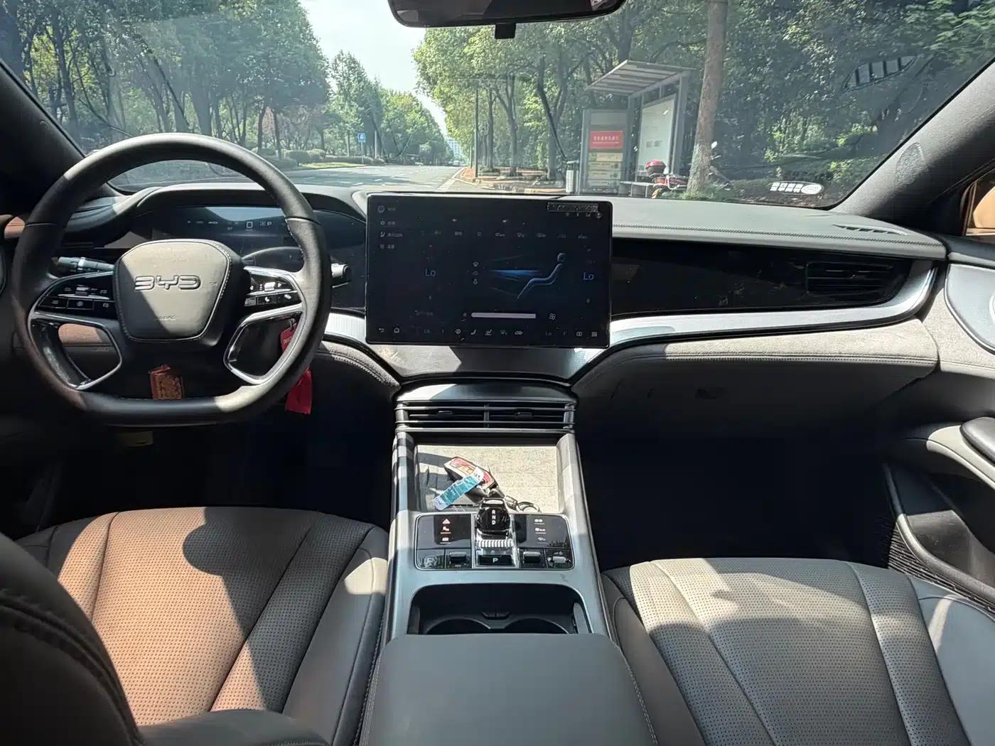 Seal 07 DM-i 2025 Smart Driving Edition DM-i 1.5L 125km Elite — миниатюра 8