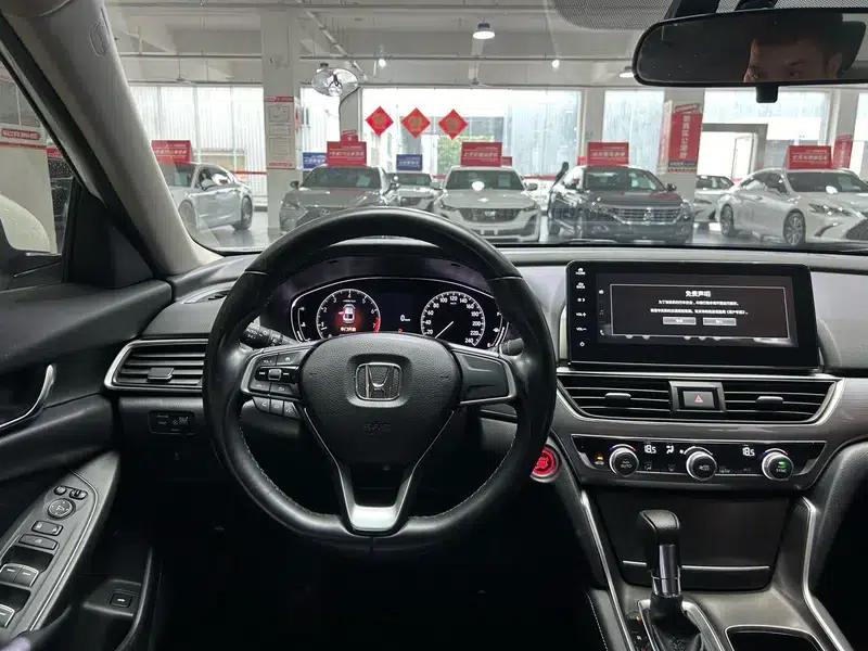 2022 Honda Accord 260TURBO Luxury Edition — миниатюра 13