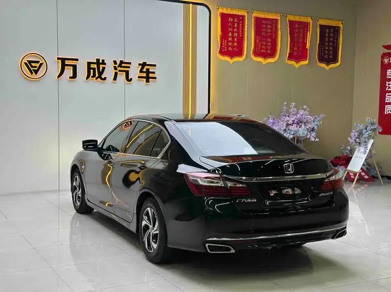 2016 Honda Accord 2.0L Comfort Edition — миниатюра 4