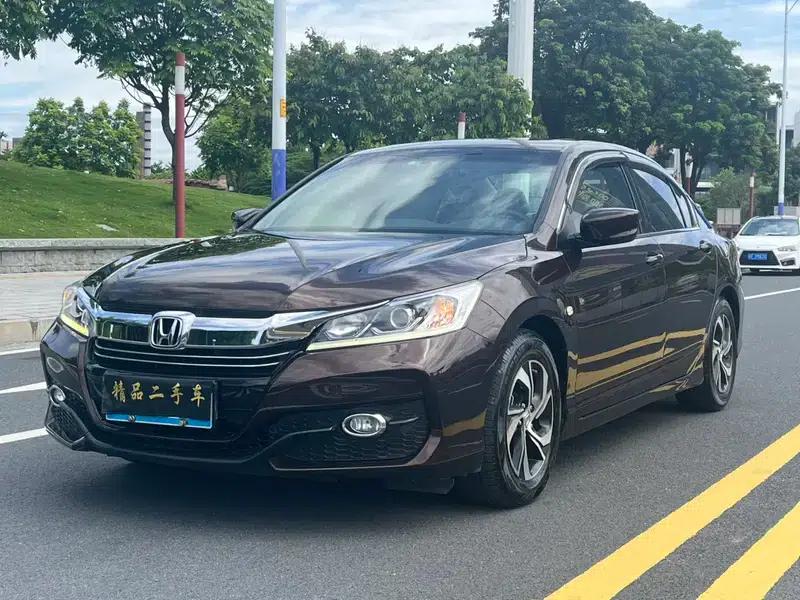 2016 Honda Accord 2.0L Comfort Edition — миниатюра 1