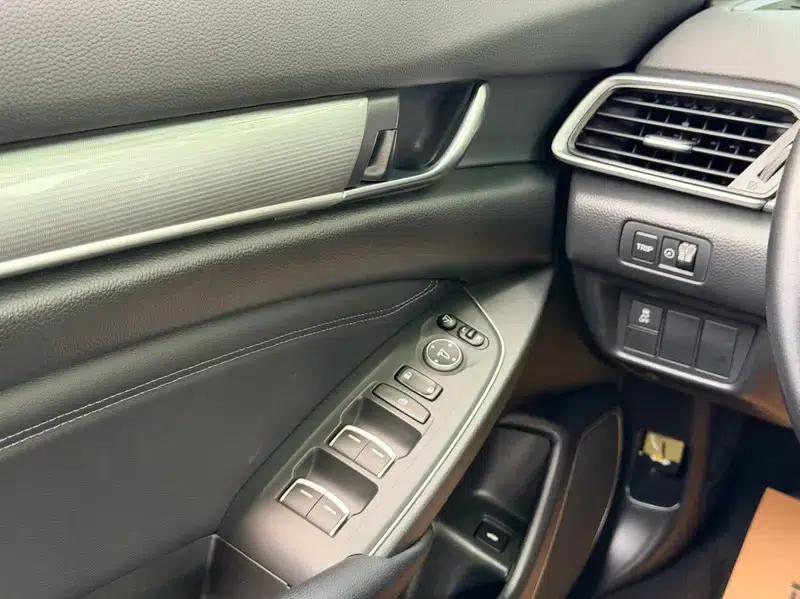 2022 Honda Accord 260TURBO Luxury Edition — миниатюра 21