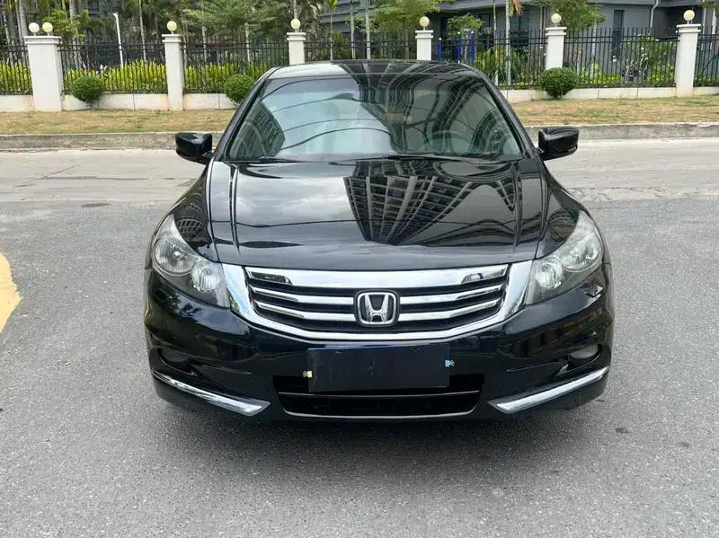 2013 Honda Accord 2.0L SE — миниатюра 2
