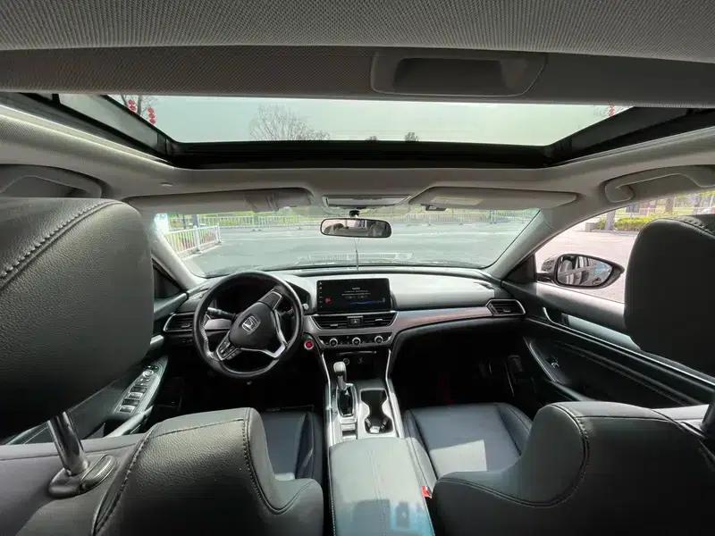 2022 Honda Accord 260TURBO Luxury Edition — миниатюра 7