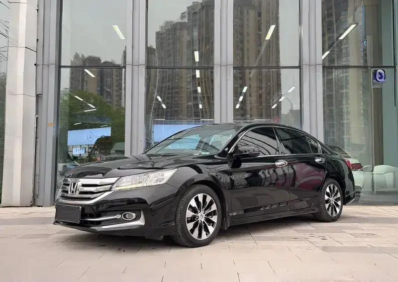 2014 Honda Accord 2.4L EXN Luxury Navigation Edition — миниатюра 1
