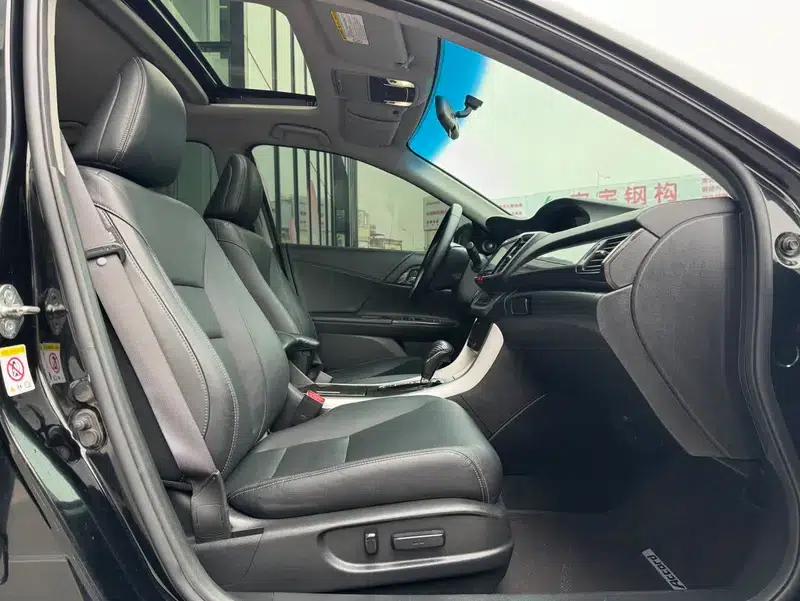 2014 Honda Accord 2.4L EXN Luxury Navigation Edition — миниатюра 11