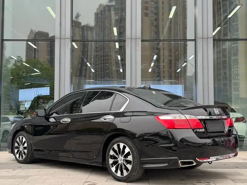 2014 Honda Accord 2.4L EXN Luxury Navigation Edition — миниатюра 4