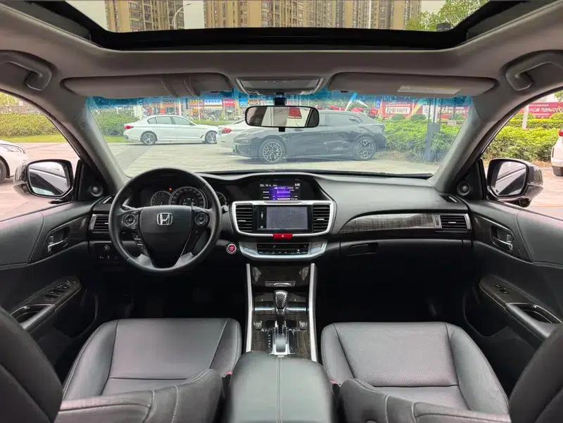 2014 Honda Accord 2.4L EXN Luxury Navigation Edition — миниатюра 7