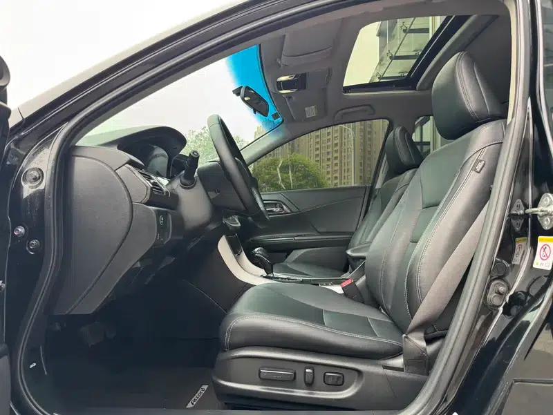 2014 Honda Accord 2.4L EXN Luxury Navigation Edition — миниатюра 10