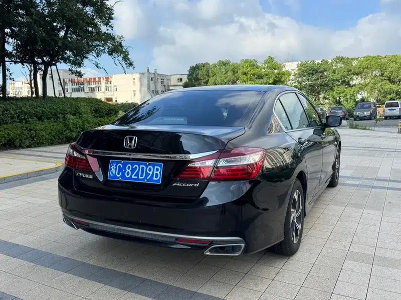 2016 Honda Accord 2.0L Comfort Edition — миниатюра 5