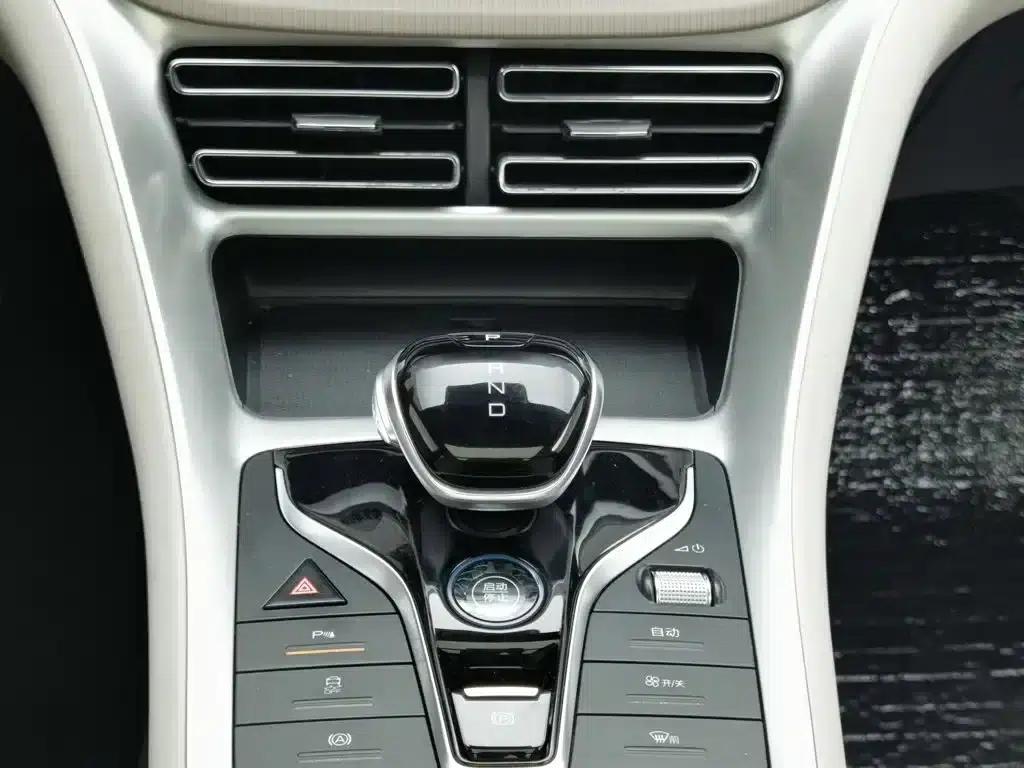 Song Pro New Energy 2024 Glory Edition DM-i 110KM Superior Model — миниатюра 13