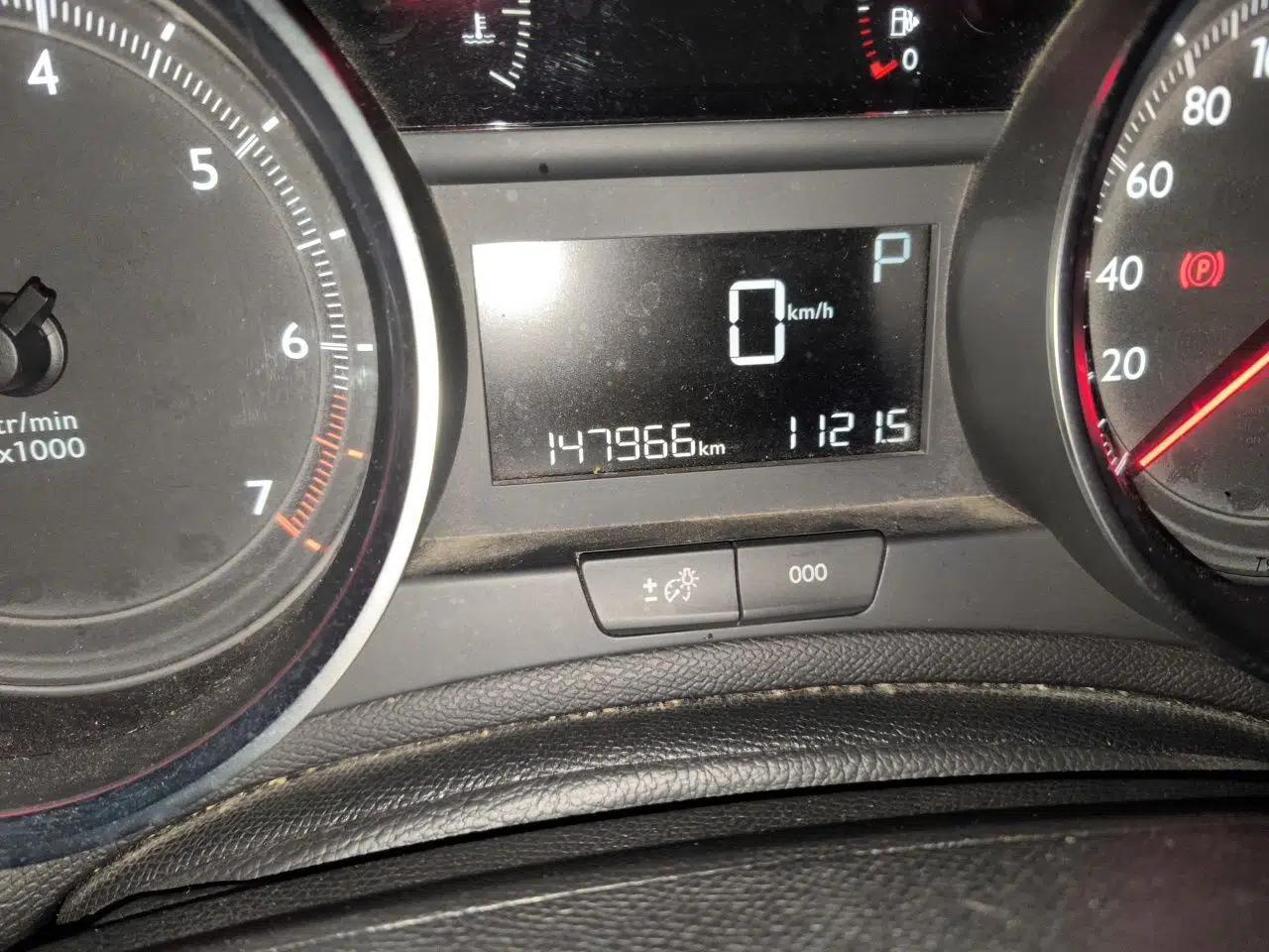 Peugeot 408 2015 1.2T Automatic Luxury Edition — миниатюра 12