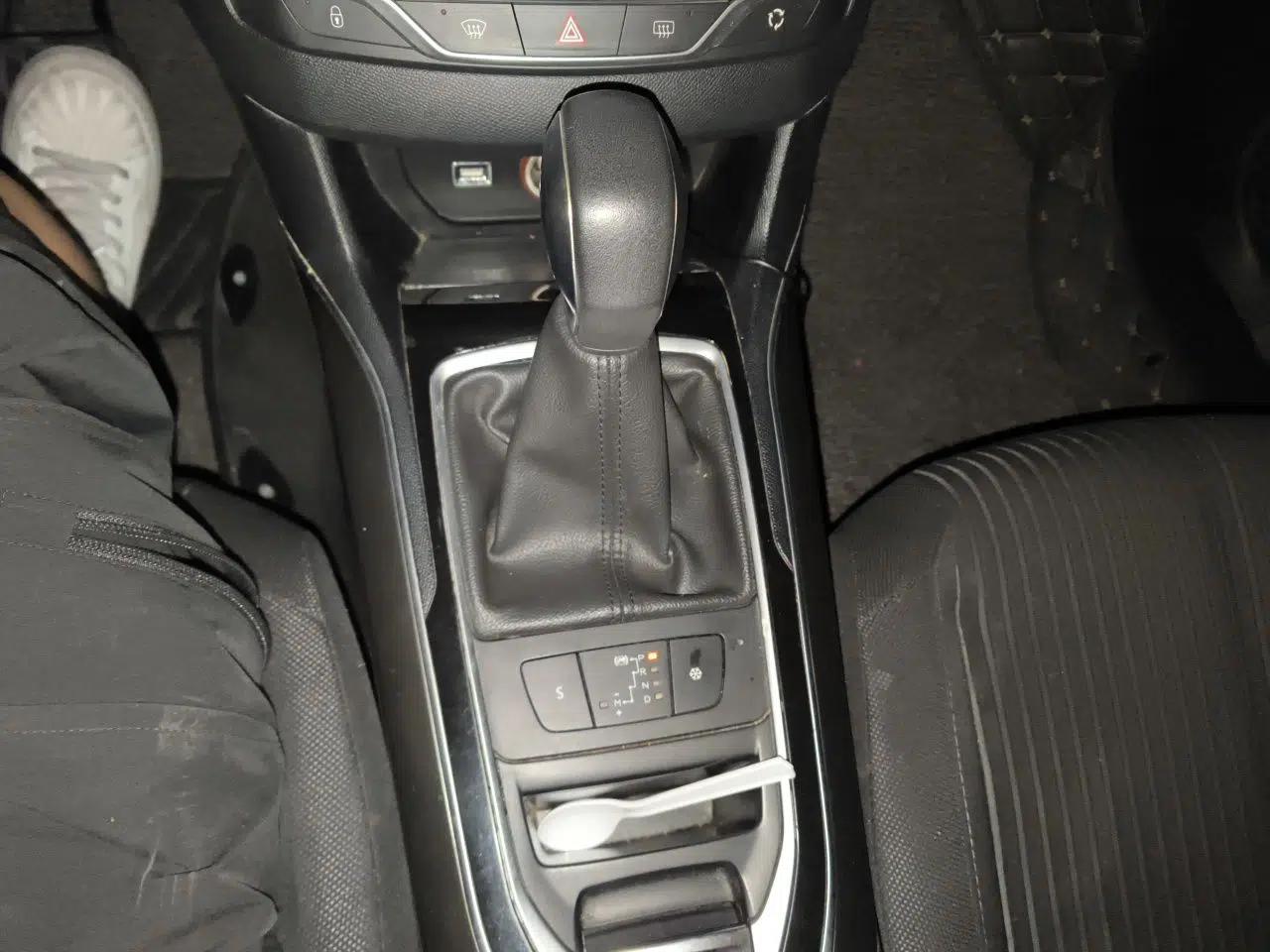 Peugeot 408 2015 1.2T Automatic Luxury Edition — миниатюра 14