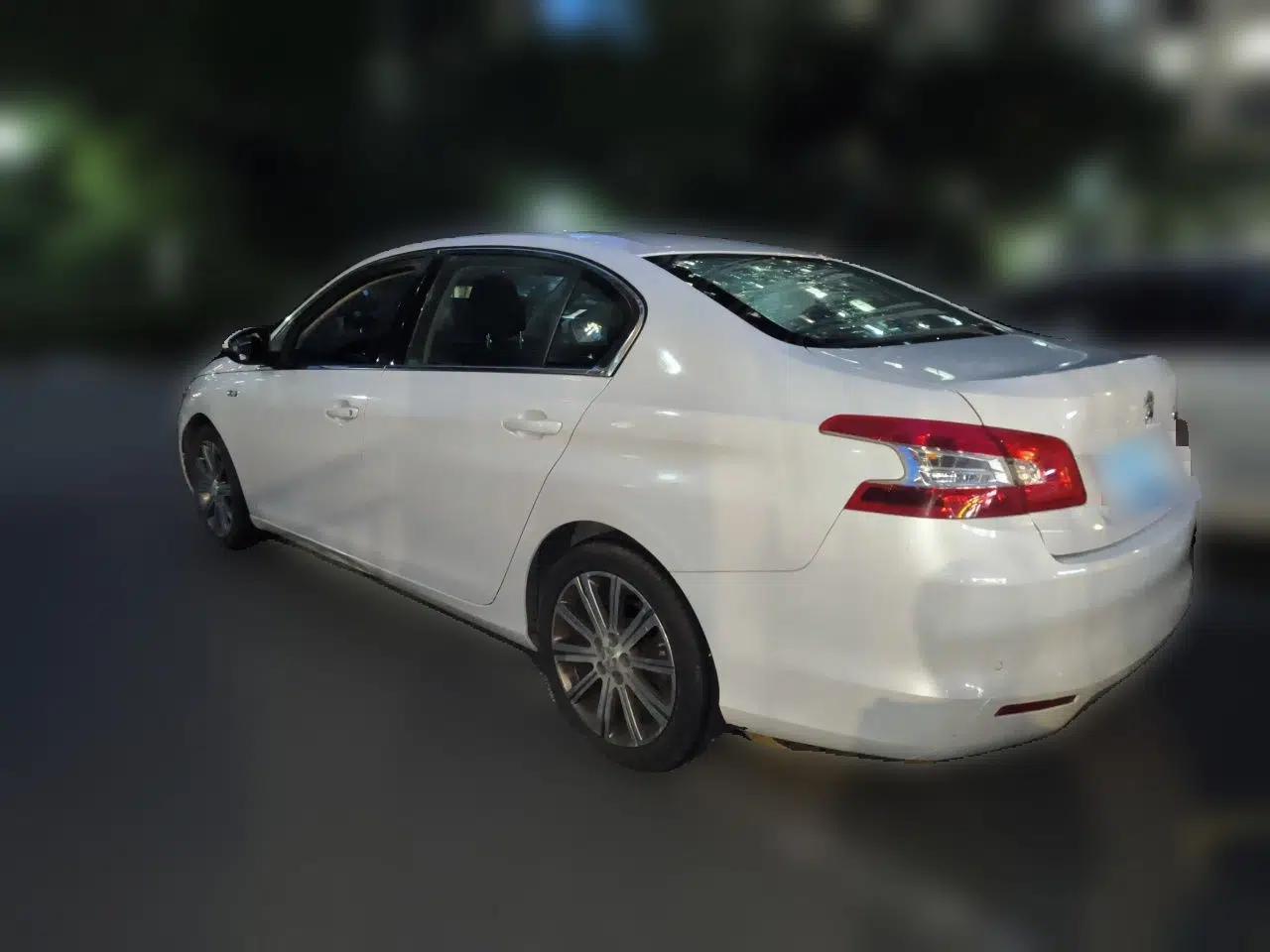 Peugeot 408 2015 1.2T Automatic Luxury Edition — миниатюра 4
