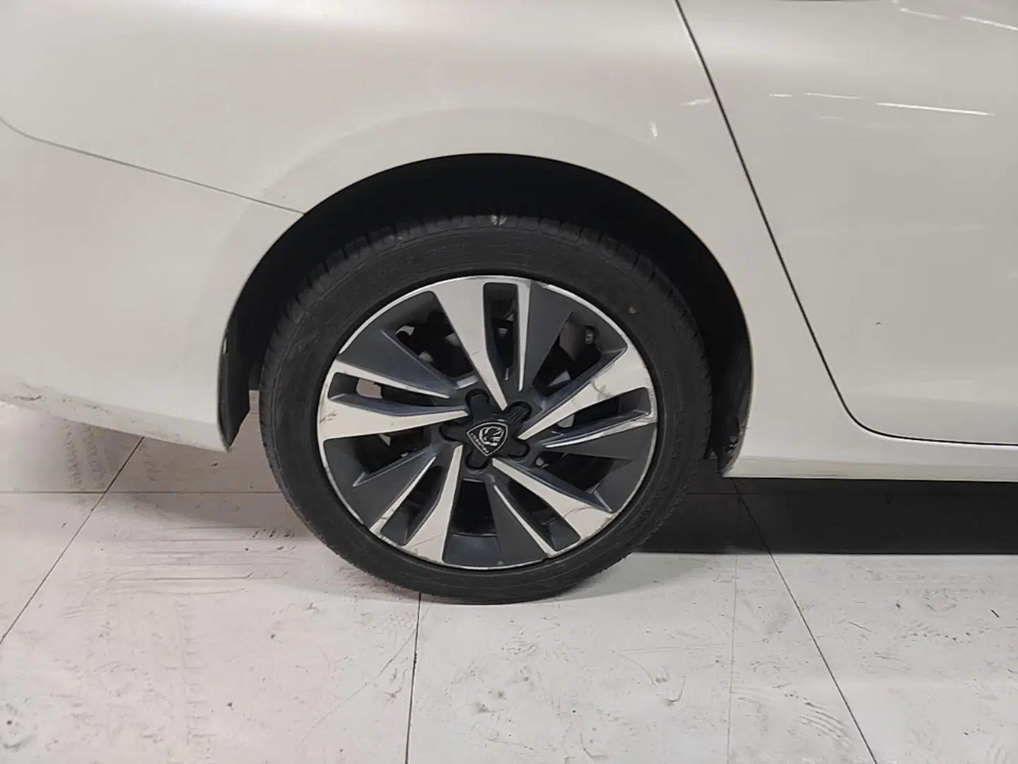 Peugeot 408 2022 1.6T Light-Chasing Edition — миниатюра 11