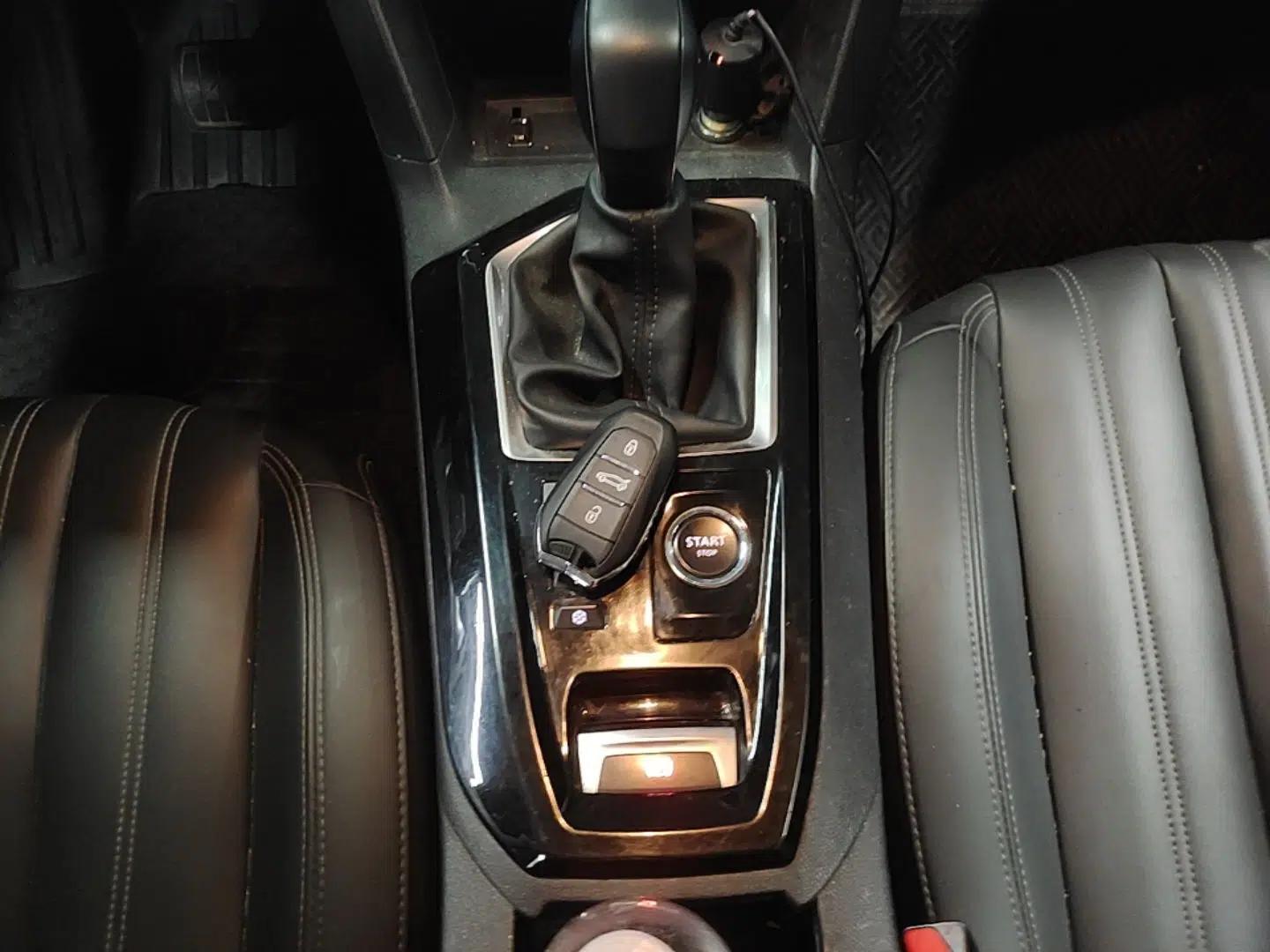 Peugeot 408 2022 1.6T Light-Chasing Edition — миниатюра 16
