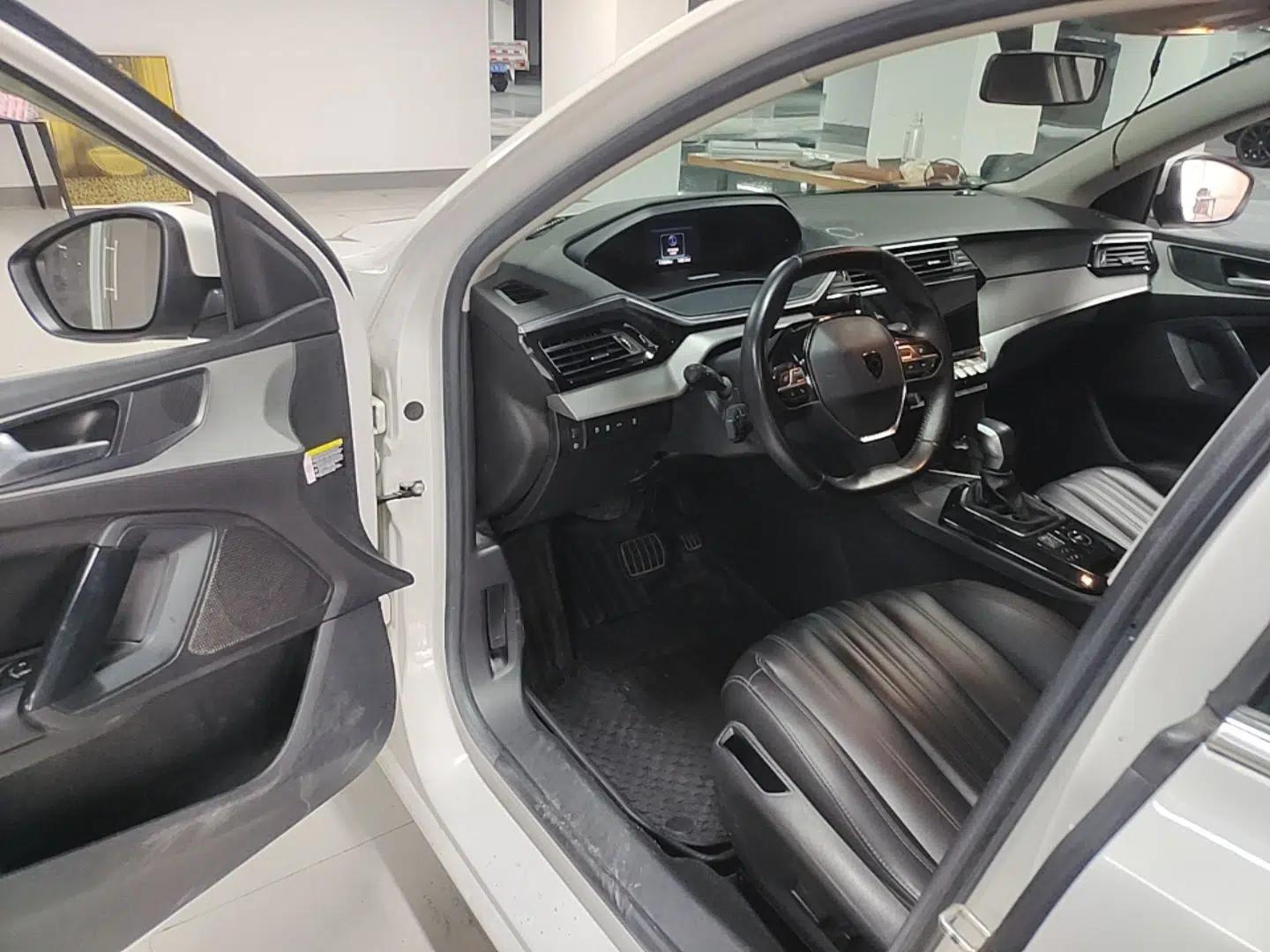 Peugeot 408 2022 1.6T Light-Chasing Edition — миниатюра 18
