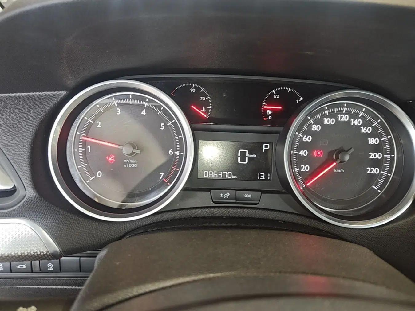 Peugeot 408 2019 360THP Automatic Luxury Edition China VI Standard — миниатюра 14