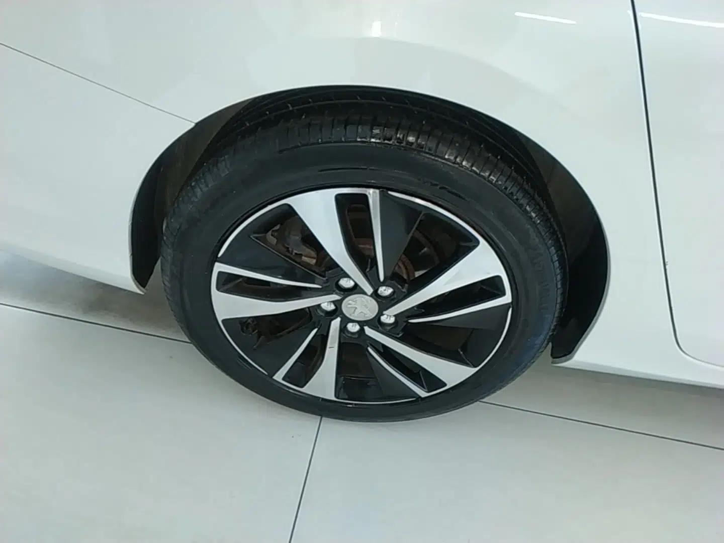 Peugeot 408 2020 360THP 10th Anniversary Edition — миниатюра 11