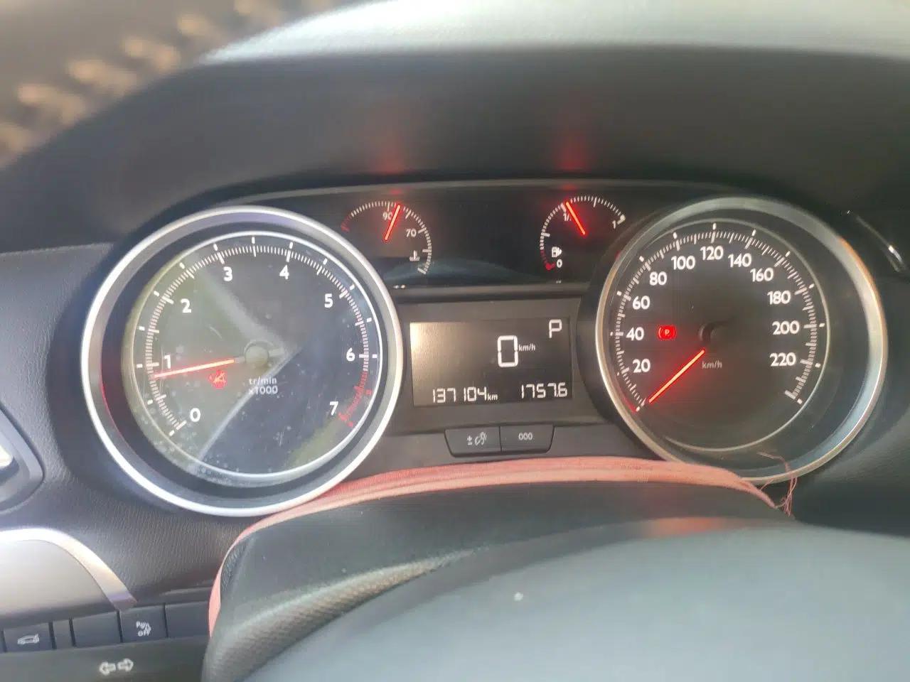 Peugeot 408 2015 1.2T Automatic Luxury Edition — миниатюра 11