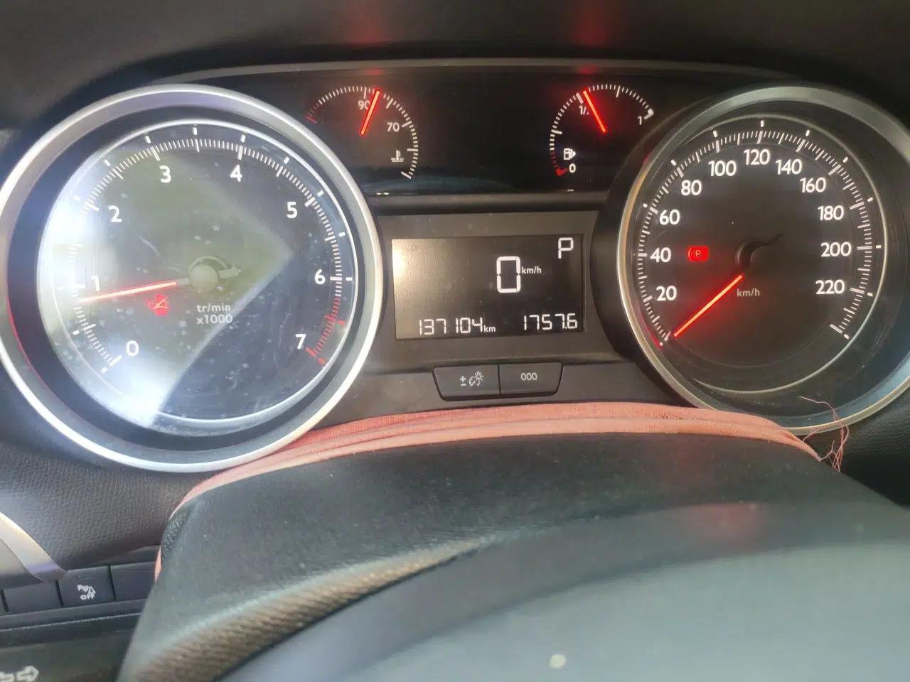 Peugeot 408 2015 1.2T Automatic Luxury Edition — миниатюра 12