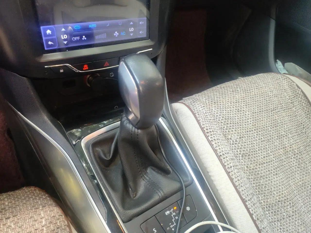 Peugeot 408 2015 1.2T Automatic Luxury Edition — миниатюра 14