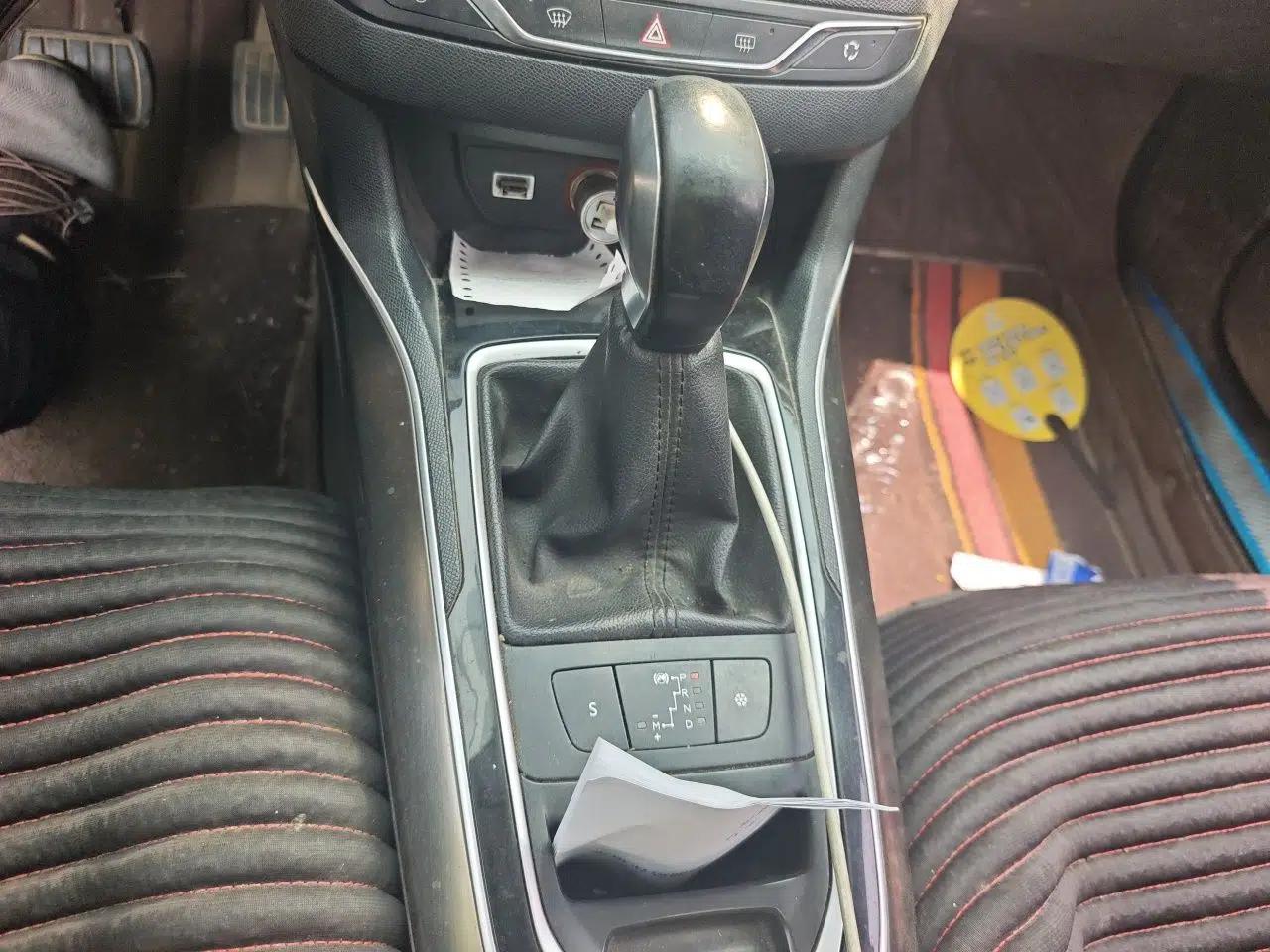 Peugeot 408 2016 1.6T Automatic Luxury Edition — миниатюра 14