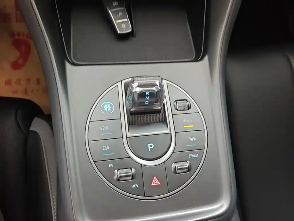 Hiace 05 DM-i 2025 DM-i 75KM Premium Edition — миниатюра 14
