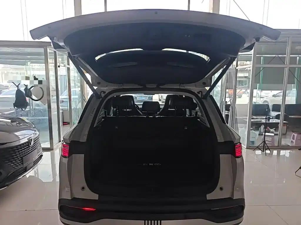 Hiace 05 DM-i 2025 DM-i 75KM Premium Edition — миниатюра 19