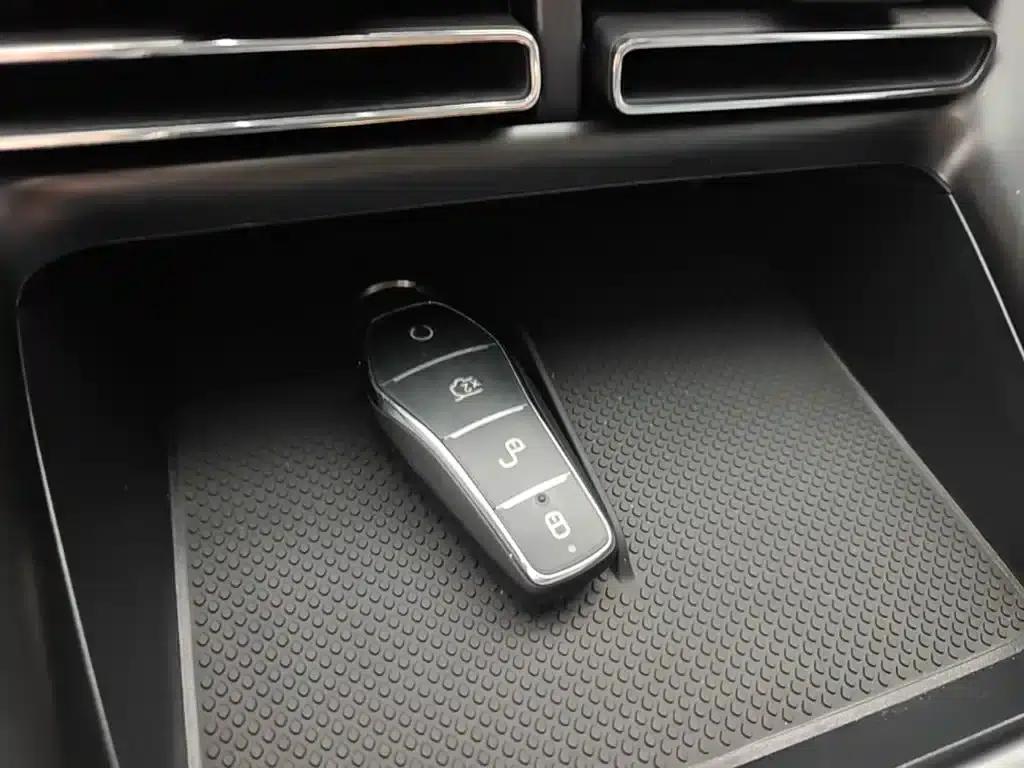 Hiace 05 DM-i 2025 DM-i 75KM Premium Edition — миниатюра 9