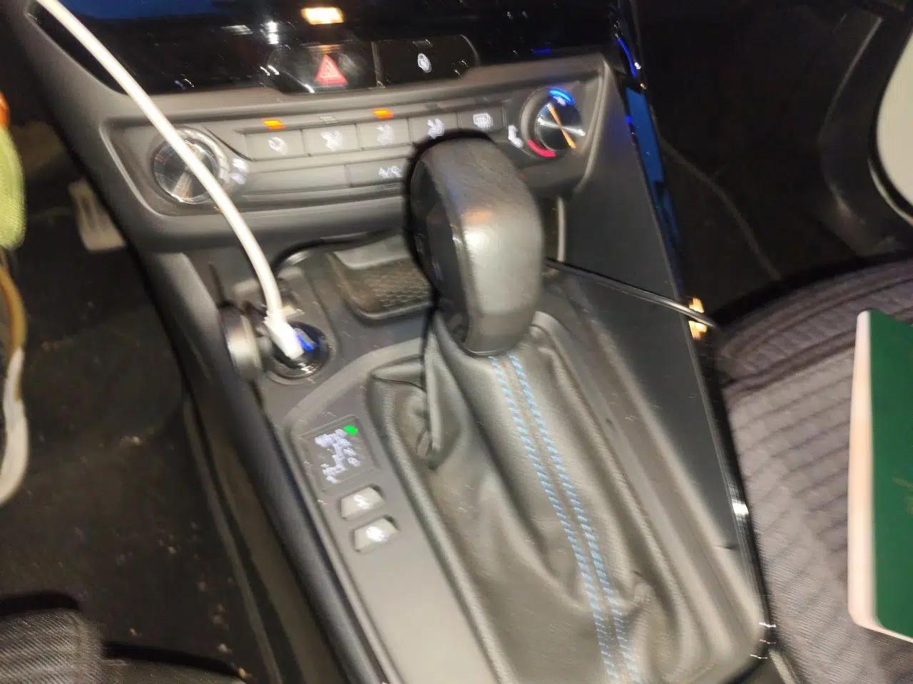 Peugeot 308 2018 1.6L Automatic Fashion Edition — миниатюра 14