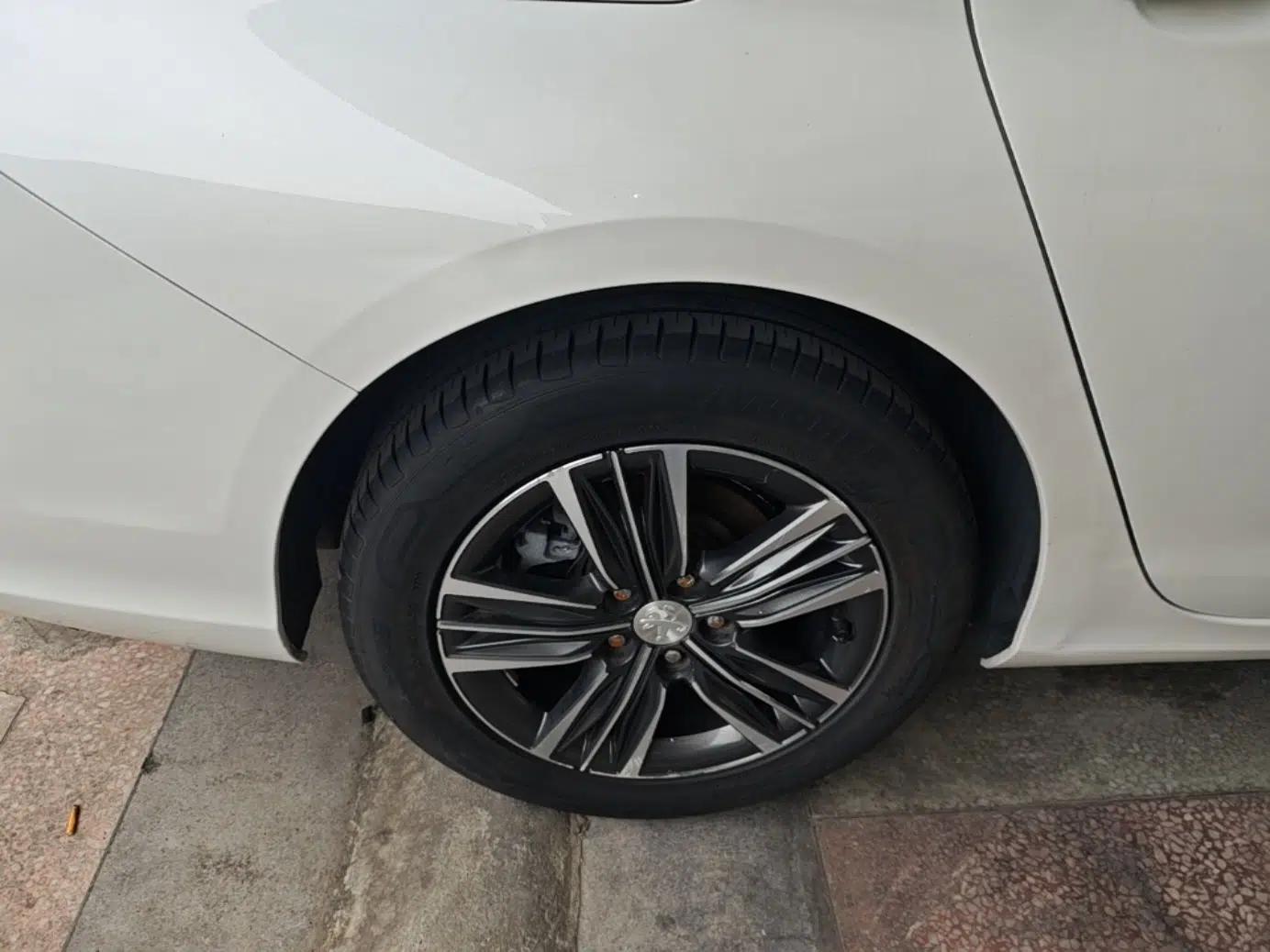 Peugeot 308 2018 1.6L Automatic Luxury Edition — миниатюра 11