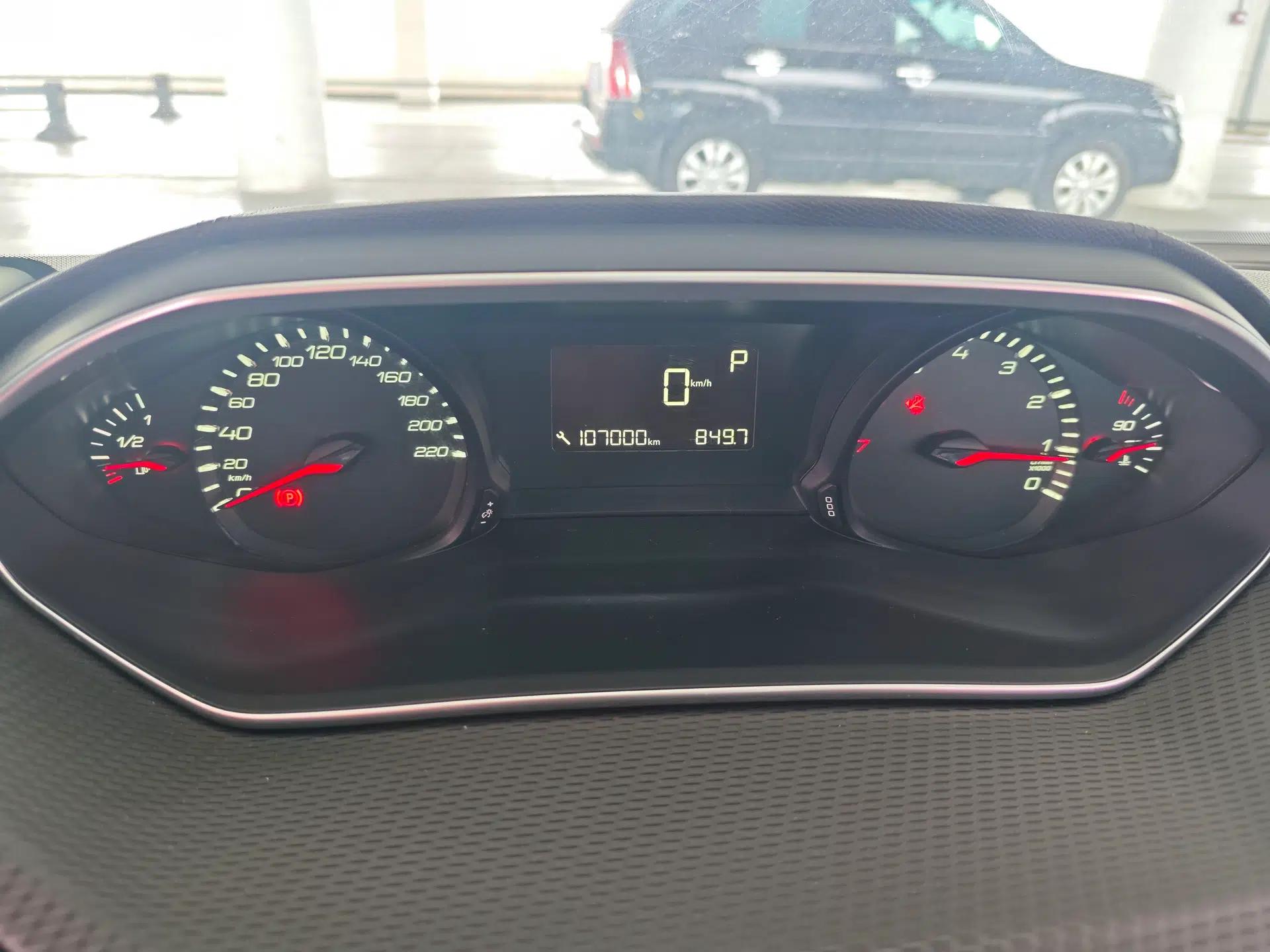 Peugeot 308 2018 1.6L Automatic Luxury Edition — миниатюра 14